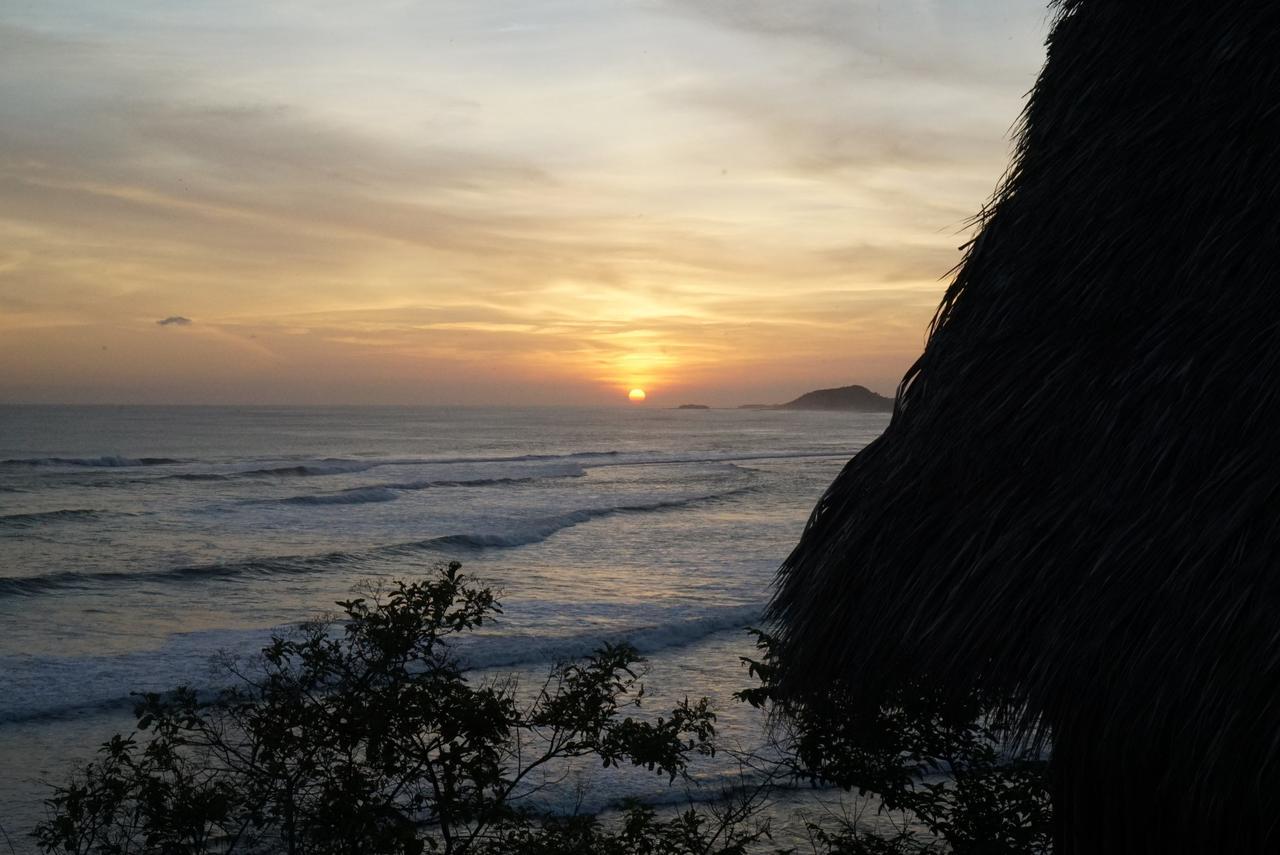 Magnific Rock - Surf Resort & Yoga Retreat Nicaragua ポポヨ エクステリア 写真